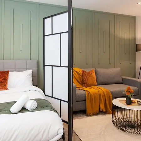 Perfect For Professionals, Contractors - Long Rates - Sleeps 6 Leeds (West Yorkshire)