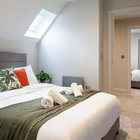 Perfect For Professionals, Contractors - Long Rates - Sleeps 6 Leeds (West Yorkshire)