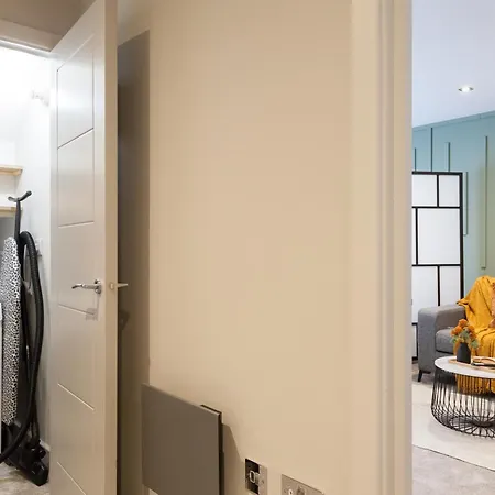 Apartment Perfect For Professionals, Contractors - Long Rates - Sleeps 6 Leeds (West Yorkshire)