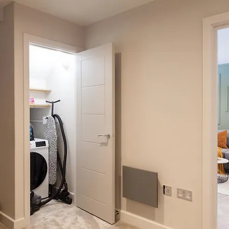 Perfect For Professionals, Contractors - Long Rates - Sleeps 6 *
