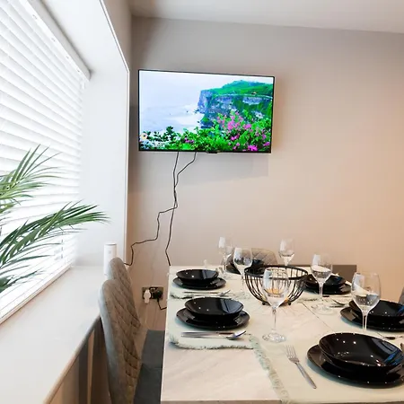 Apartment Perfect For Professionals, Contractors - Long Rates - Sleeps 6