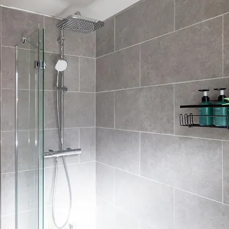 Perfect For Professionals, Contractors - Long Rates - Sleeps 6 *