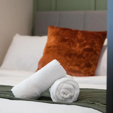 Perfect For Professionals, Contractors - Long Rates - Sleeps 6 Apartment *