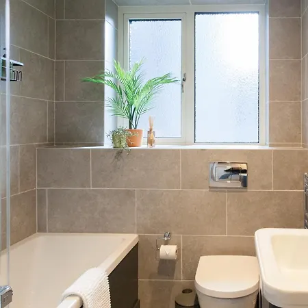 Apartment Perfect For Professionals, Contractors - Long Rates - Sleeps 6 *