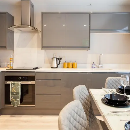Apartment Perfect For Professionals, Contractors - Long Rates - Sleeps 6 Leeds (West Yorkshire)