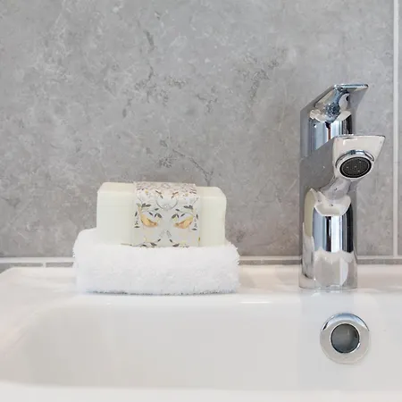 Perfect For Professionals, Contractors - Long Rates - Sleeps 6 Apartment