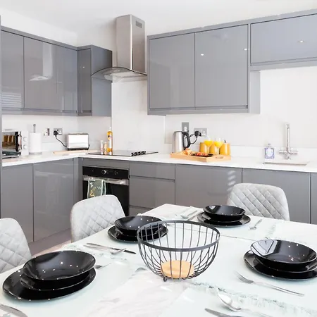 Perfect For Professionals, Contractors - Long Rates - Sleeps 6 *