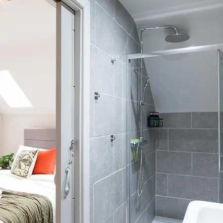 Apartment Perfect For Professionals, Contractors - Long Rates - Sleeps 6 Leeds (West Yorkshire)